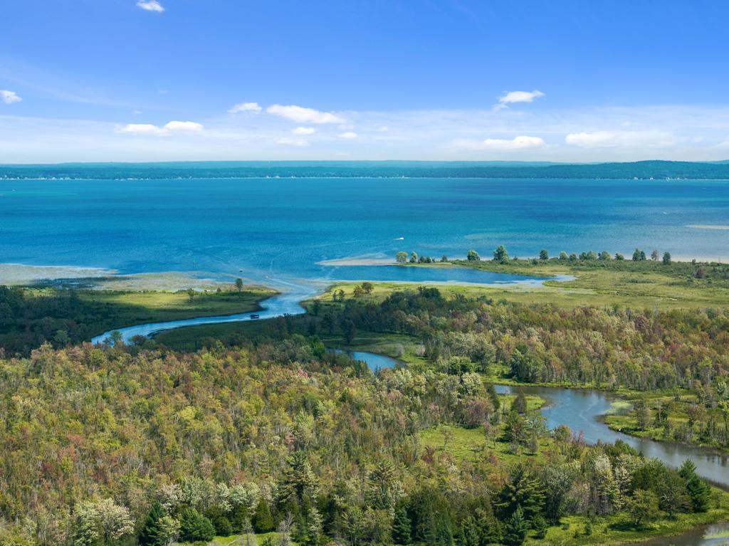 Alanson, Michigan, 49706, United States, 5 Bedrooms Bedrooms, ,3 BathroomsBathrooms,Residential,For Sale,1876087