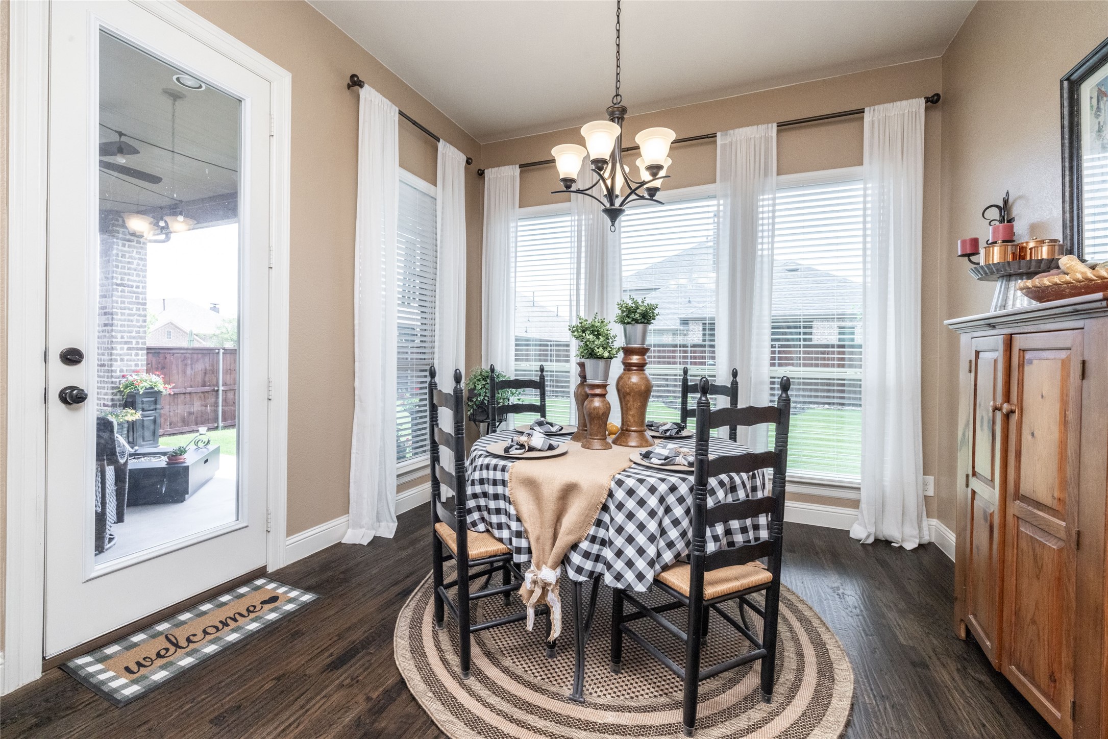 Roanoke, Texas, 76262, United States, 4 Bedrooms Bedrooms, ,5 BathroomsBathrooms,Residential,For Sale,1827754