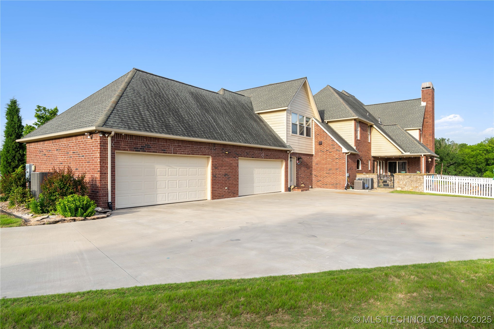 Bixby, Oklahoma, 74008, United States, 4 Bedrooms Bedrooms, ,5 BathroomsBathrooms,Residential,For Sale,1837310