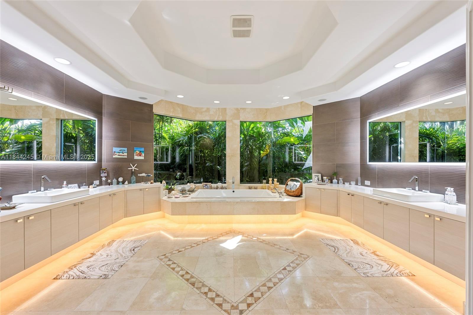 Weston, Florida, 33327, United States, 5 Bedrooms Bedrooms, ,4 BathroomsBathrooms,Residential,For Sale,1901974