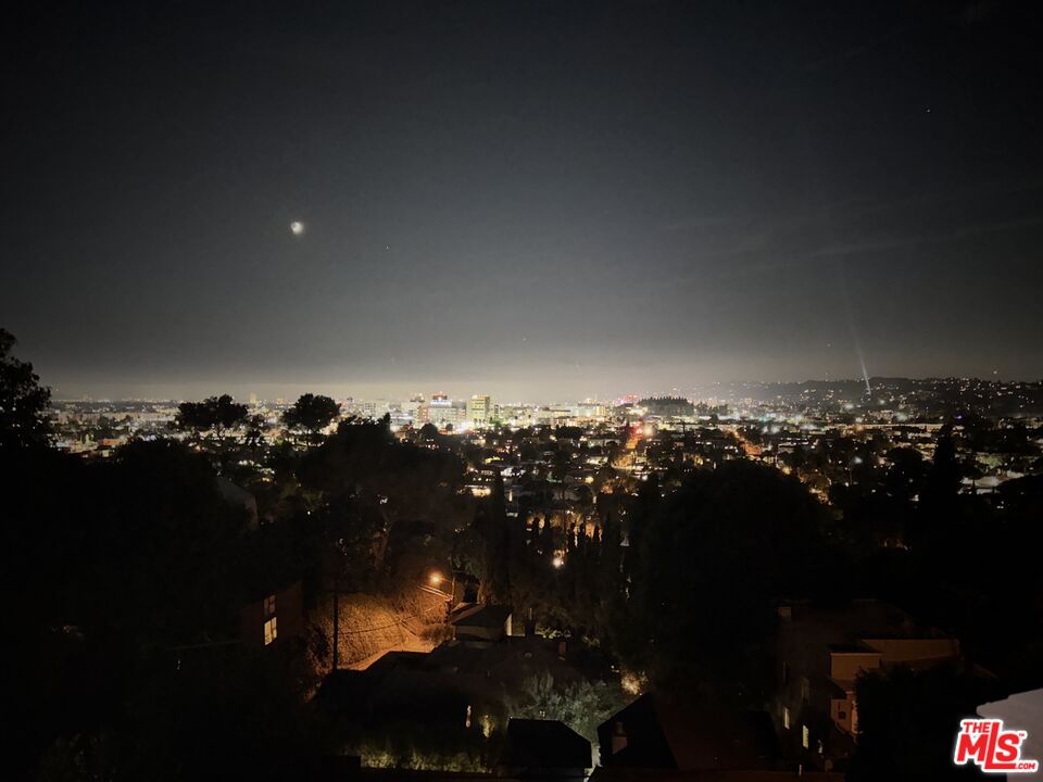 Los Angeles, California, 90027, United States, 3 Bedrooms Bedrooms, ,3 BathroomsBathrooms,Residential,For Sale,1866547