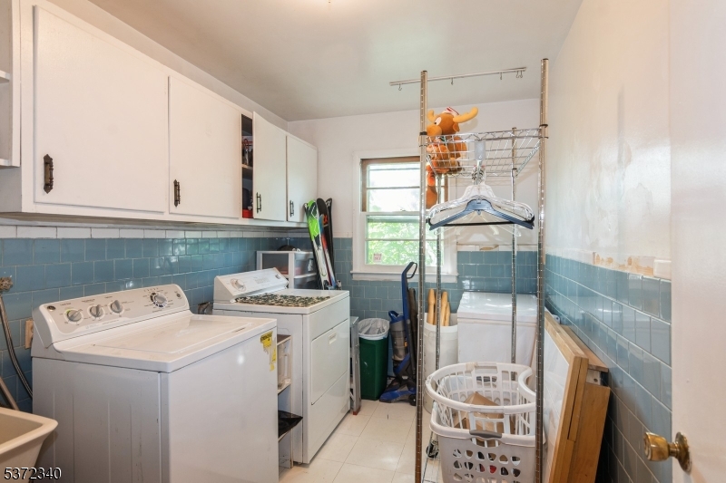 Mountainside Boro, New Jersey, 07092, United States, 5 Bedrooms Bedrooms, ,3 BathroomsBathrooms,Residential,For Sale,1901870