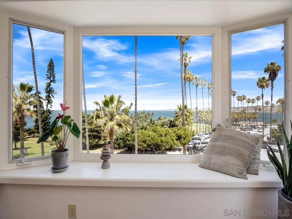 La Jolla, California, 92037, United States, 2 Bedrooms Bedrooms, ,2 BathroomsBathrooms,Residential,For Sale,1985543