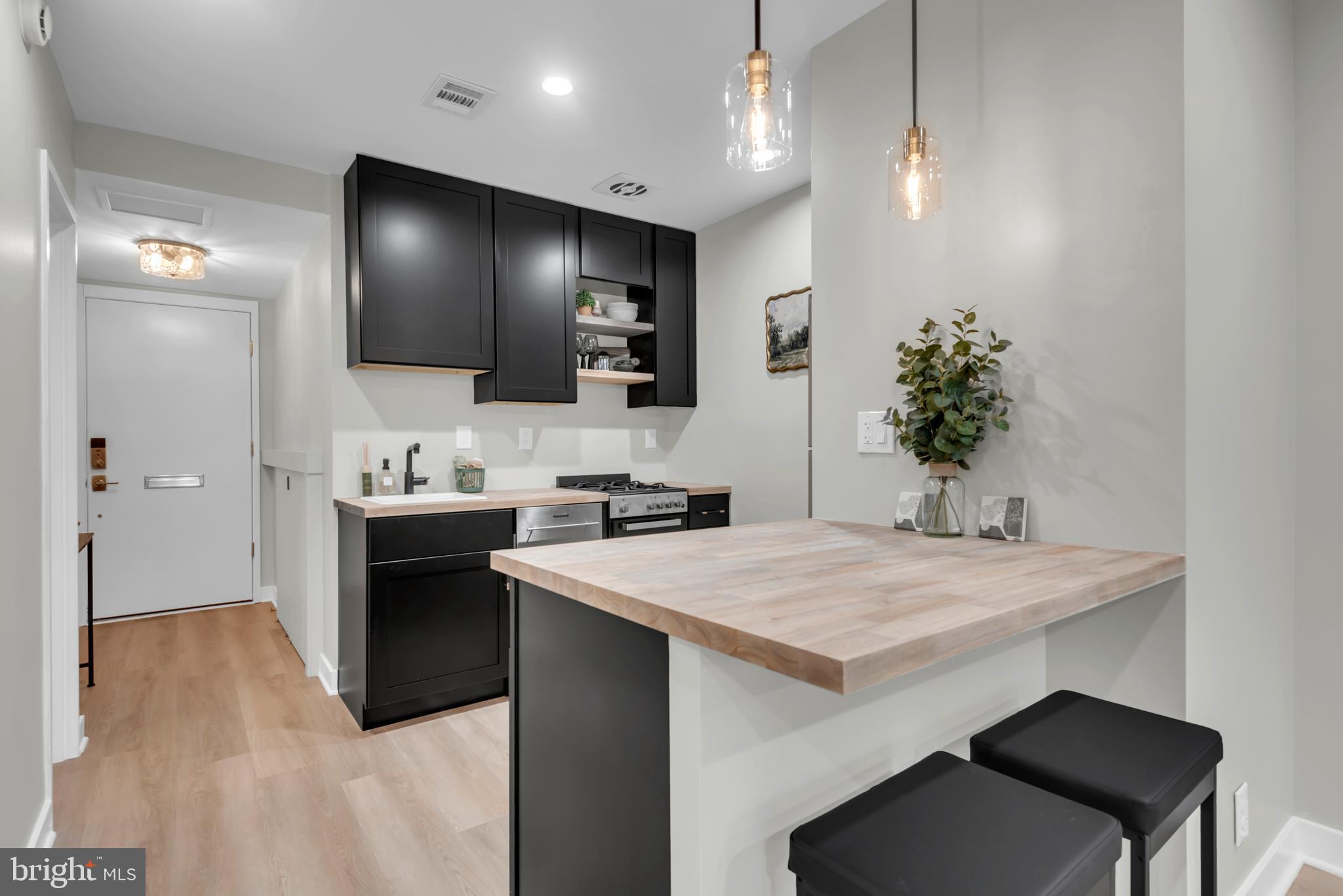 Washington, District of Columbia, 20024, United States, 3 Bedrooms Bedrooms, ,3 BathroomsBathrooms,Residential,For Sale,1943567