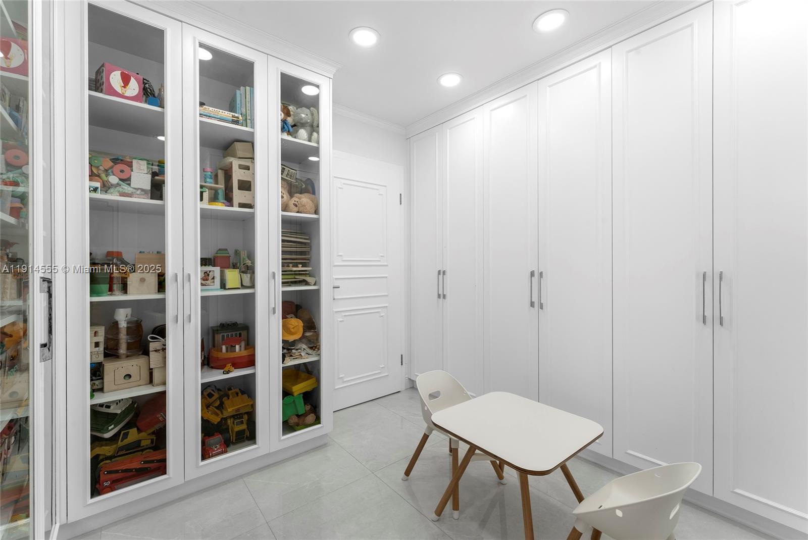 Sunny Isles Beach, Florida, 33160, United States, 6 Bedrooms Bedrooms, ,7 BathroomsBathrooms,Residential,For Sale,1993473