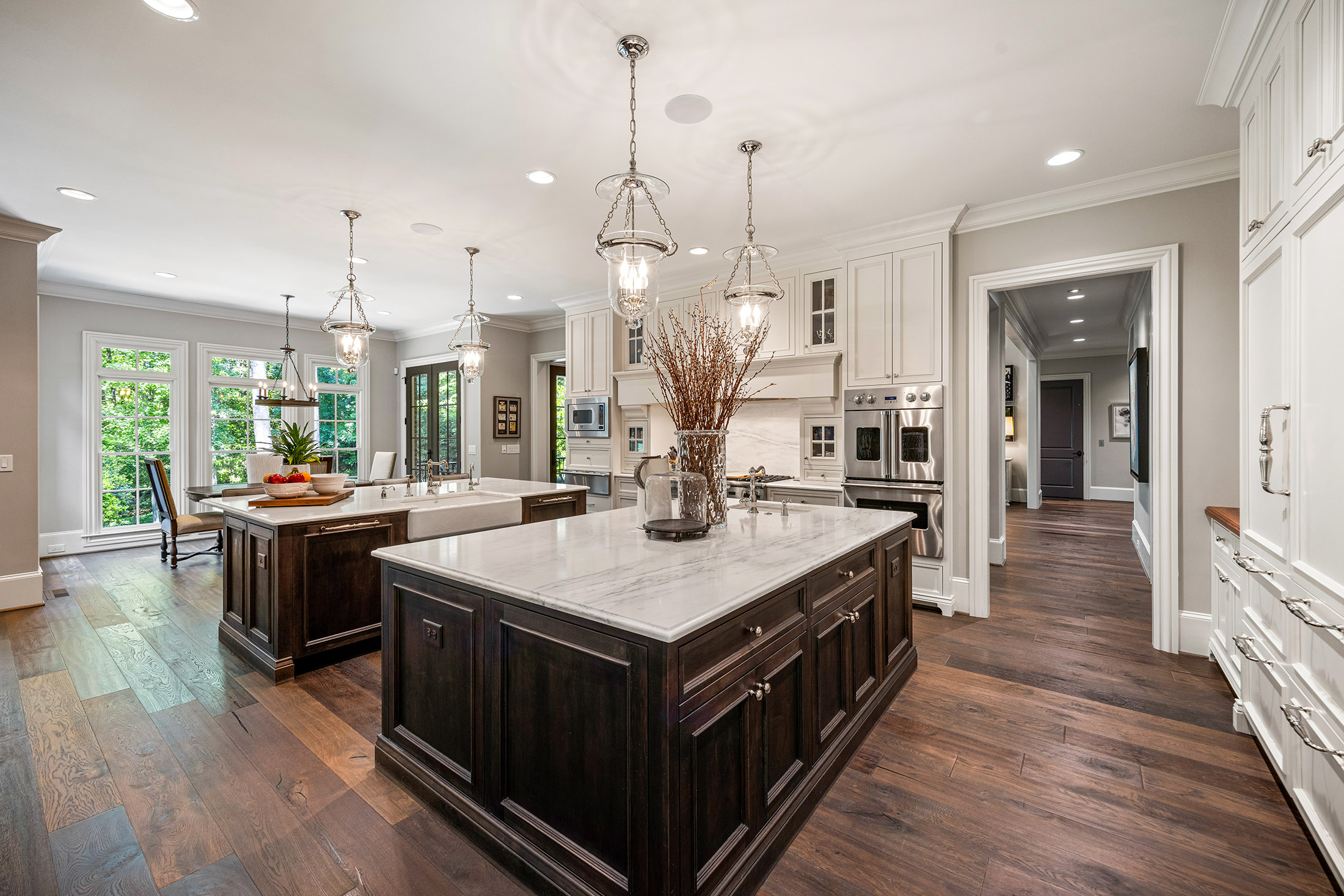  Buckhead Estate Pairs Architectural Presence with Richly Layered Interiors - 物件實景