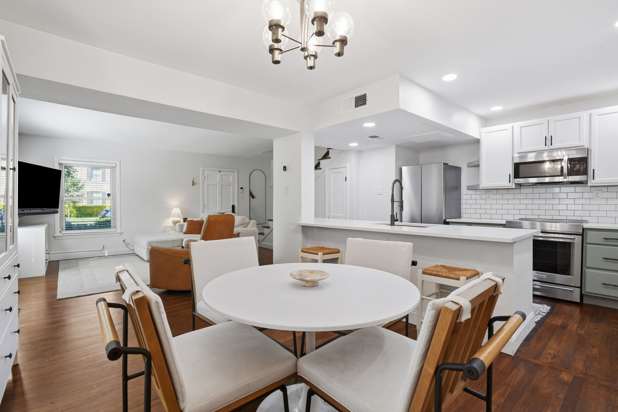  Rare Corner Unit Overlooking the Greenbelt in Sought-After Bordeaux Village - 物件實景