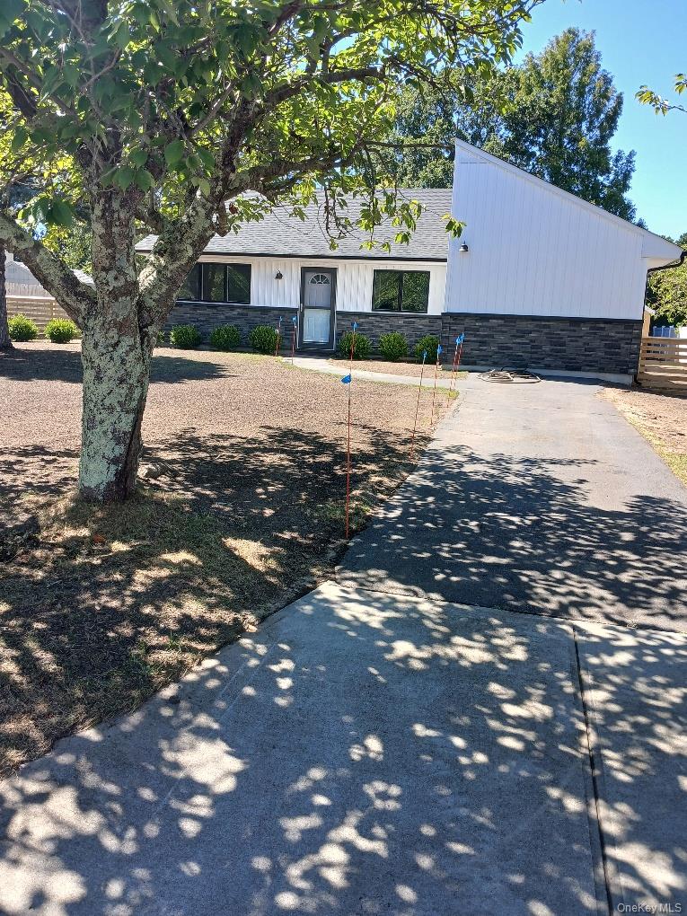 East Patchogue, New York, 11772, United States, 4 Bedrooms Bedrooms, ,1 BathroomBathrooms,Residential,For Sale,1948029