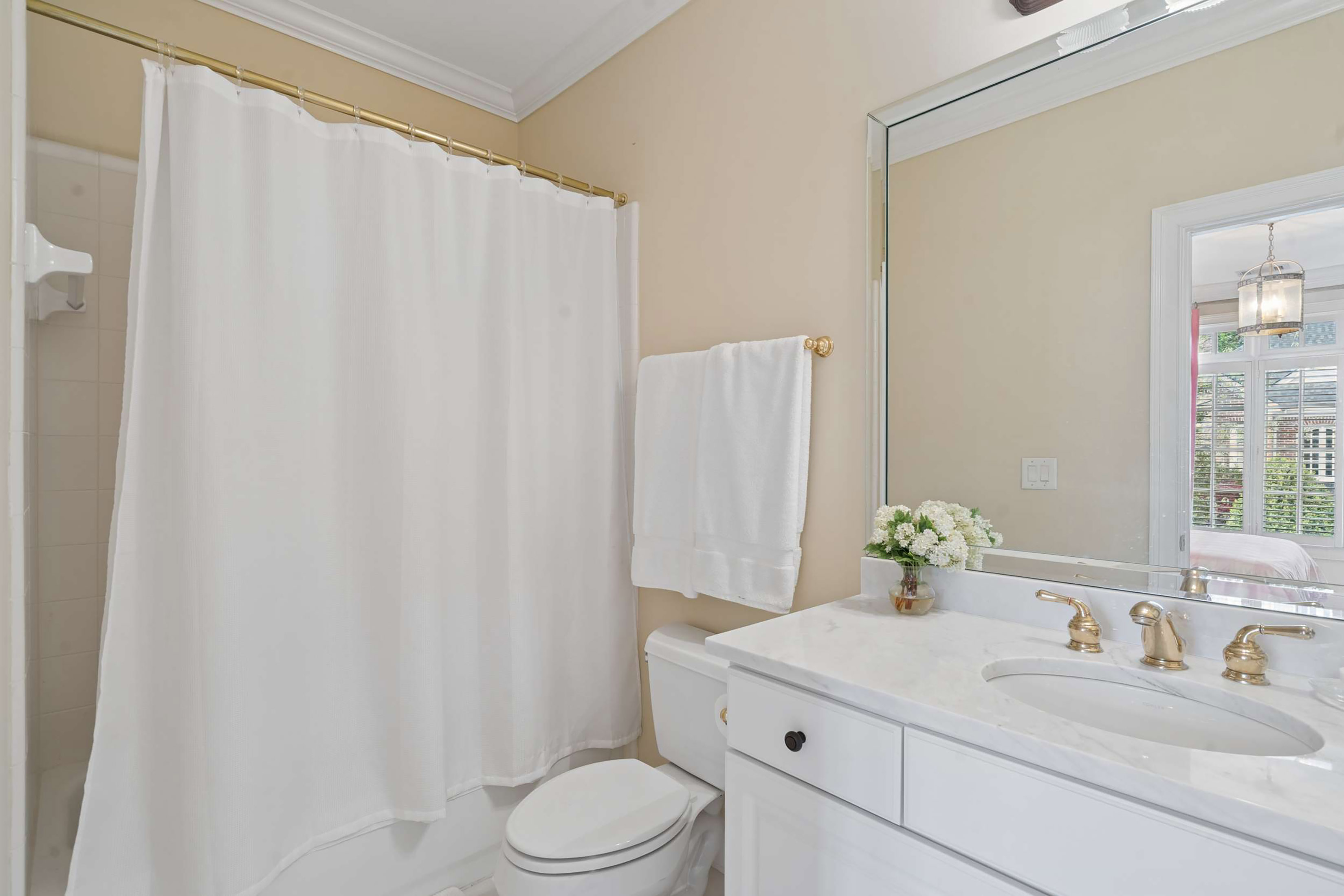  Incredible Opportunity to Live in a Quiet Gated Brookhaven Community - 物件實景