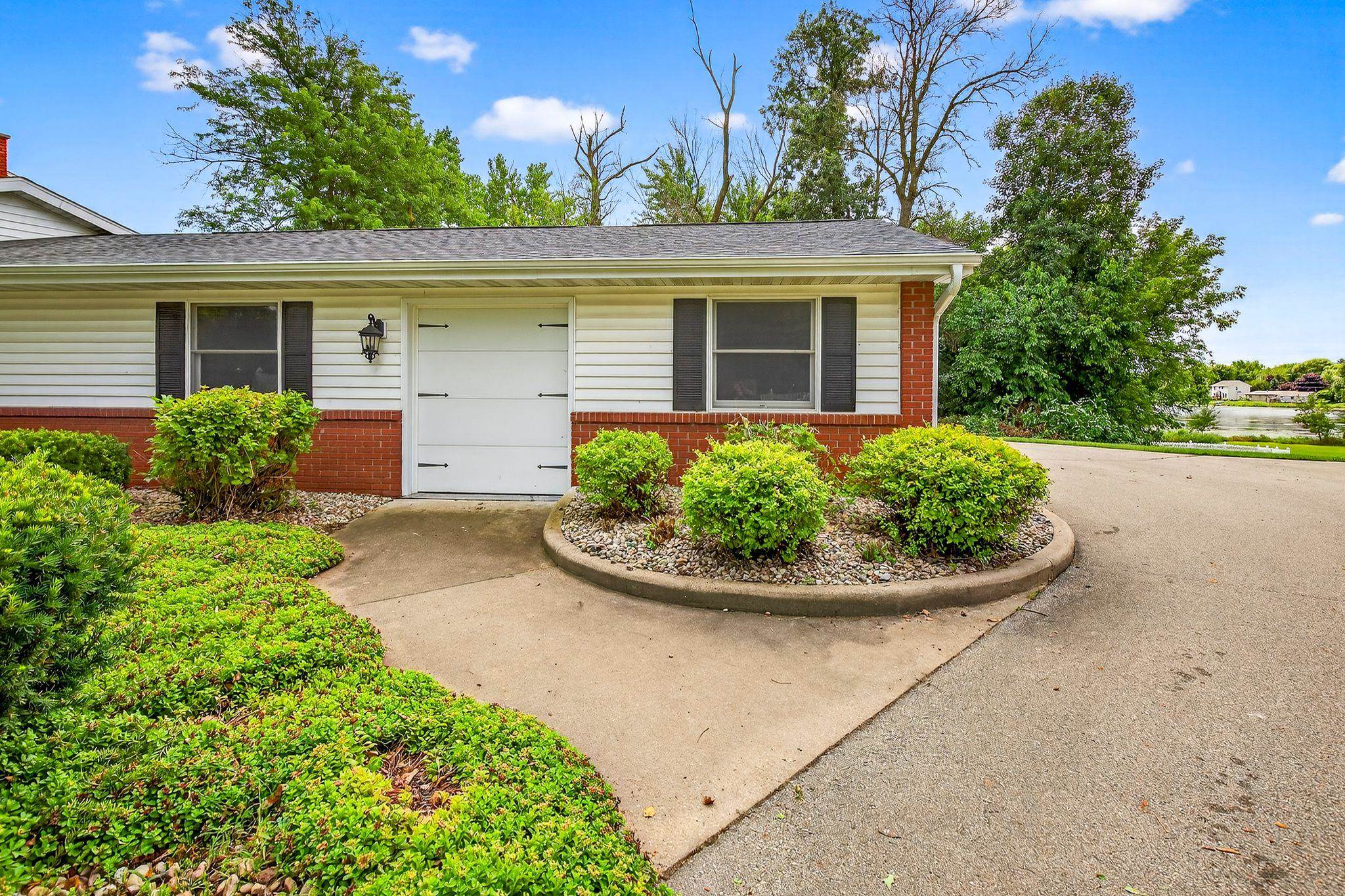 Hortonville, Wisconsin, 54944-9435, United States, 5 Bedrooms Bedrooms, ,4 BathroomsBathrooms,Residential,For Sale,1977478