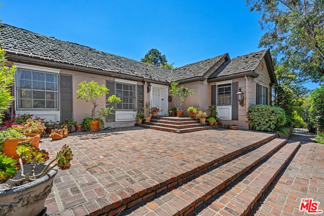 Los Angeles, California, 90049, United States, 4 Bedrooms Bedrooms, ,4 BathroomsBathrooms,Residential,For Sale,1913168
