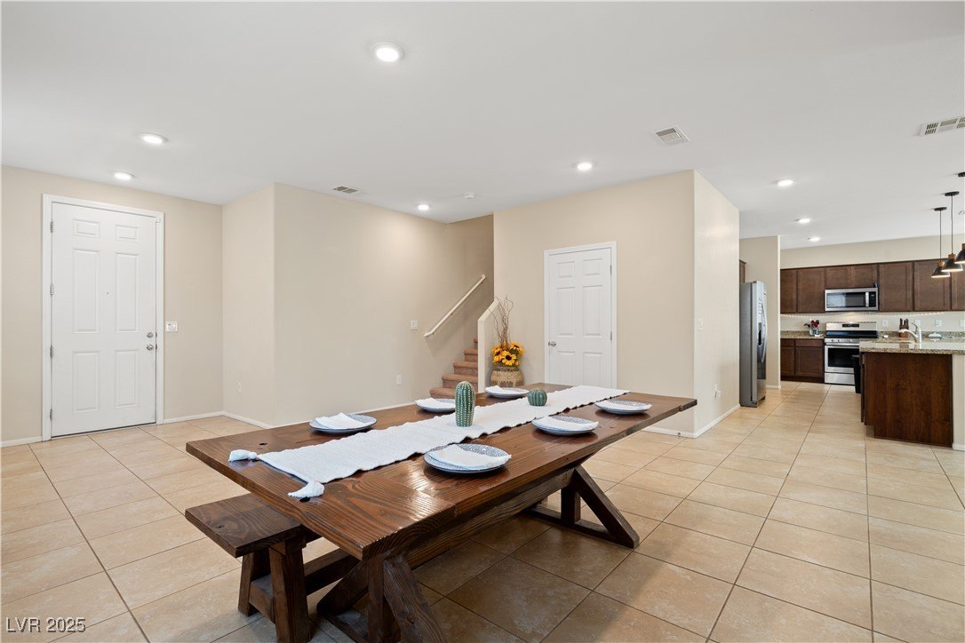 North Las Vegas, Nevada, 89031, United States, 5 Bedrooms Bedrooms, ,2 BathroomsBathrooms,Residential,For Sale,1983767