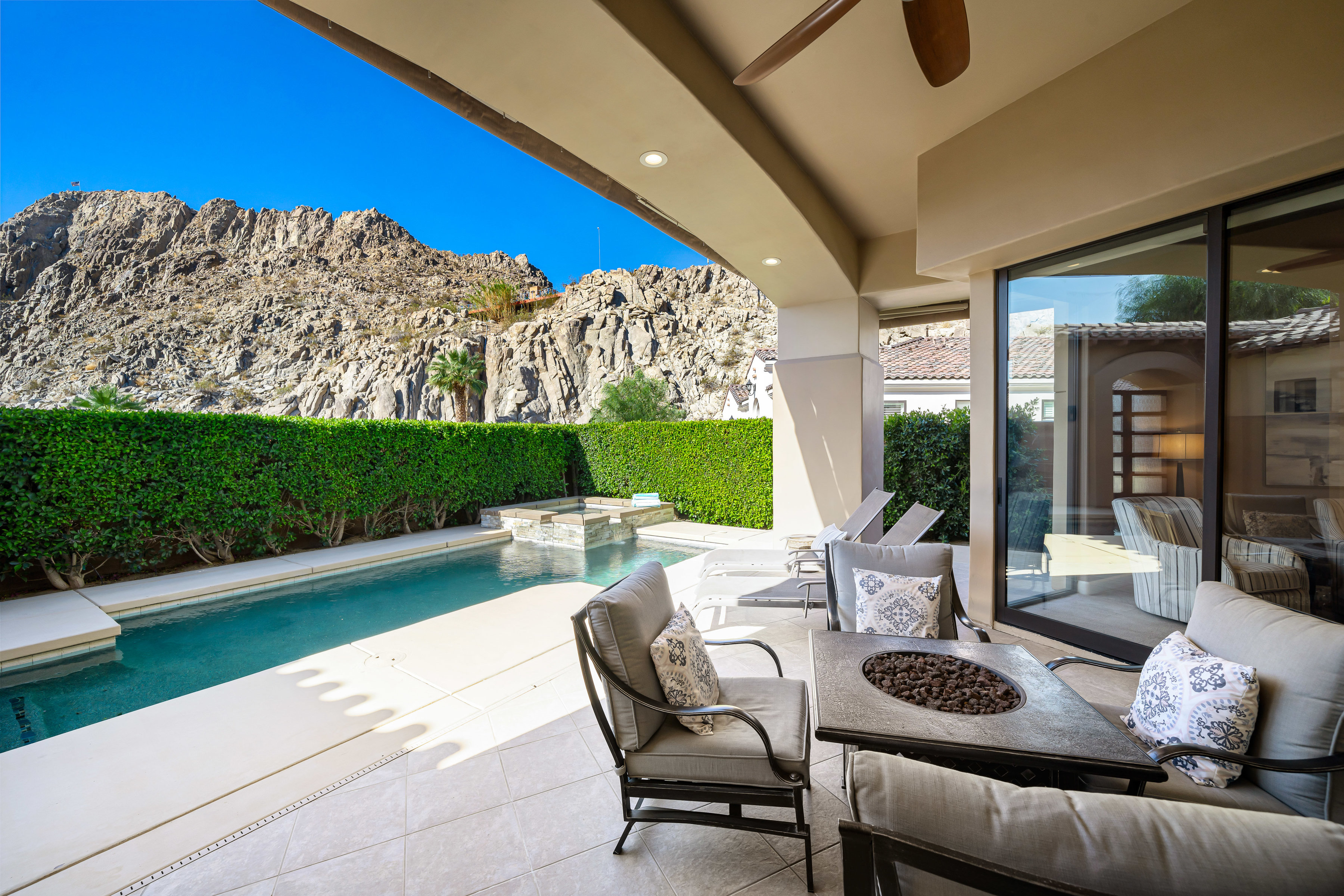  South Facing Gated La Quinta Pool Home - 物件實景