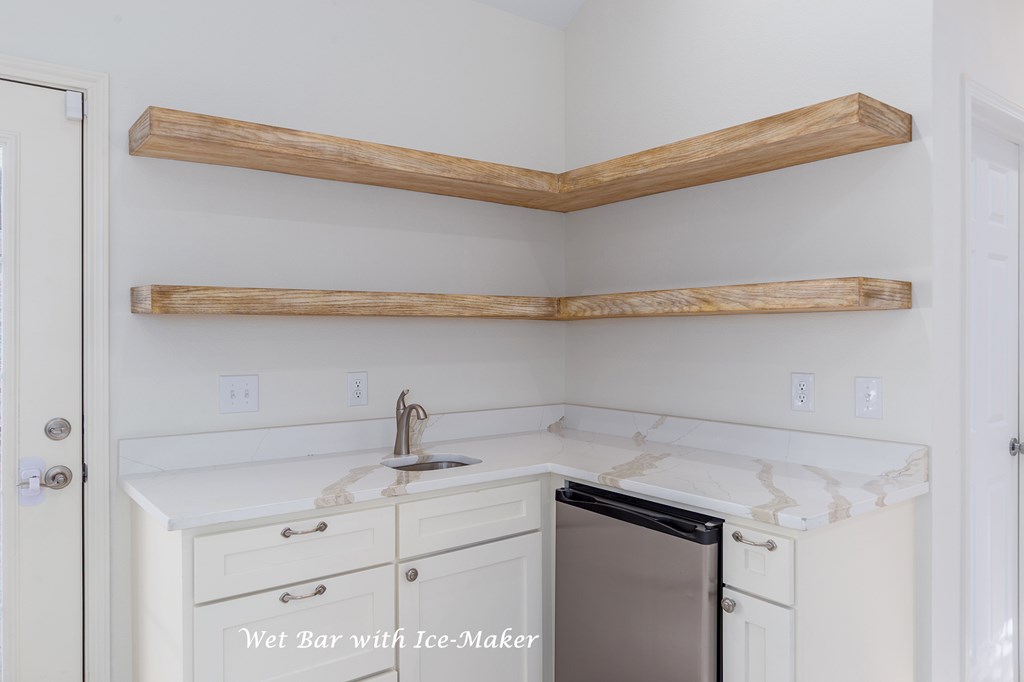 Lufkin, Texas, 75901, United States, 4 Bedrooms Bedrooms, ,5 BathroomsBathrooms,Residential,For Sale,1989881