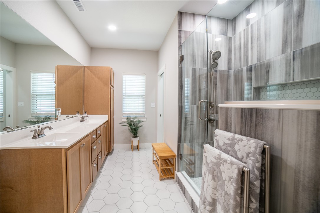 Bella Vista, Arkansas, 72714, United States, 3 Bedrooms Bedrooms, ,3 BathroomsBathrooms,Residential,For Sale,1959156