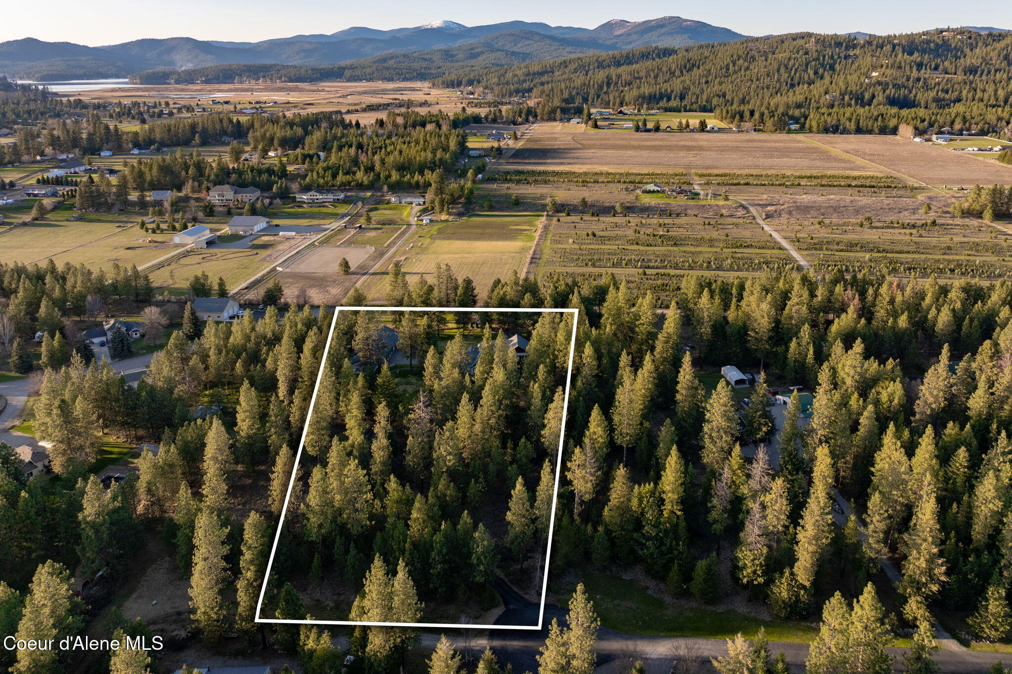 Newman Lake, Washington, 99025, United States, 6 Bedrooms Bedrooms, ,5 BathroomsBathrooms,Residential,For Sale,1798290
