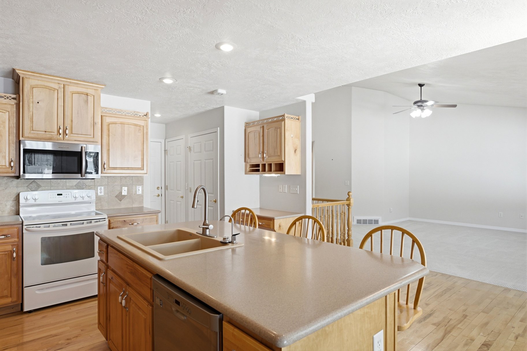  Rarely Available 55+ Home in The Vistas at Riverbend - 物件實景