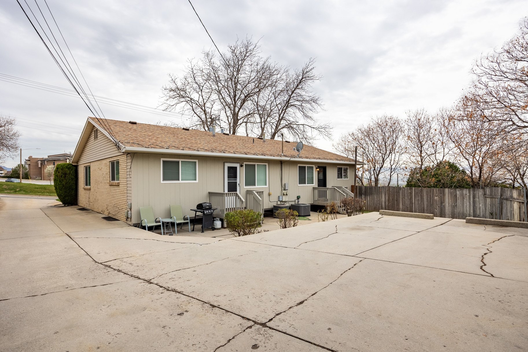  East Bench Duplex Offering Flexibility, Income Potential, and Livability - 物件實景