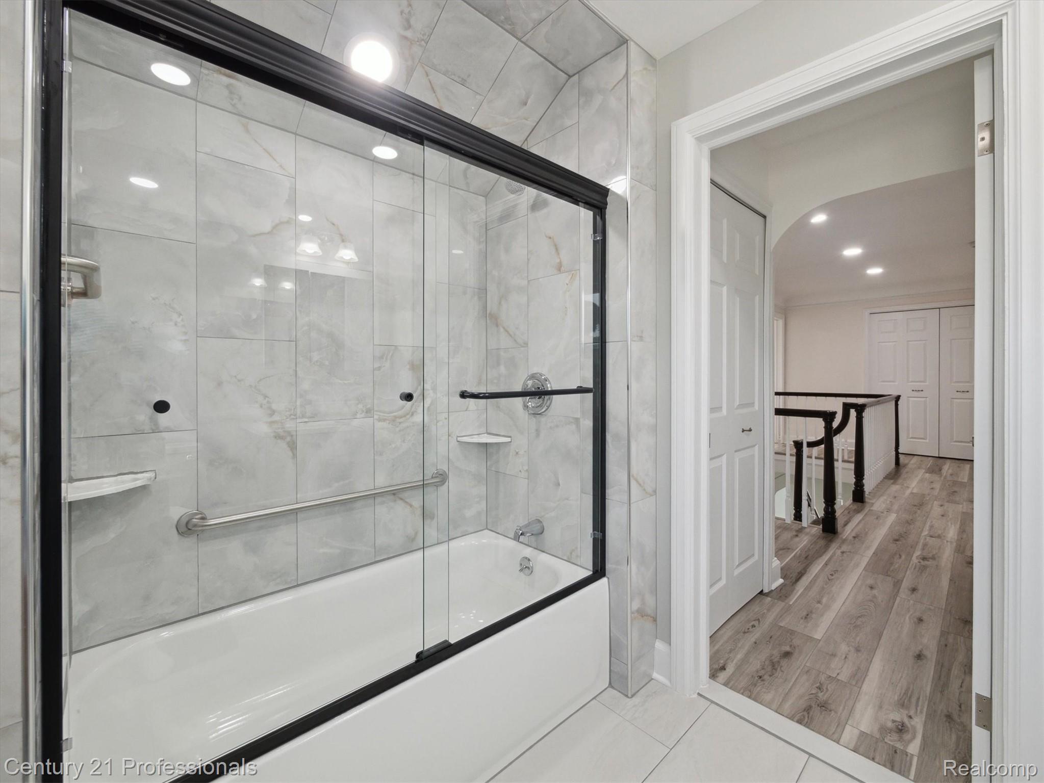 FarmingtonHills, Michigan, 48167, United States, 4 Bedrooms Bedrooms, ,4 BathroomsBathrooms,Residential,For Sale,1895323
