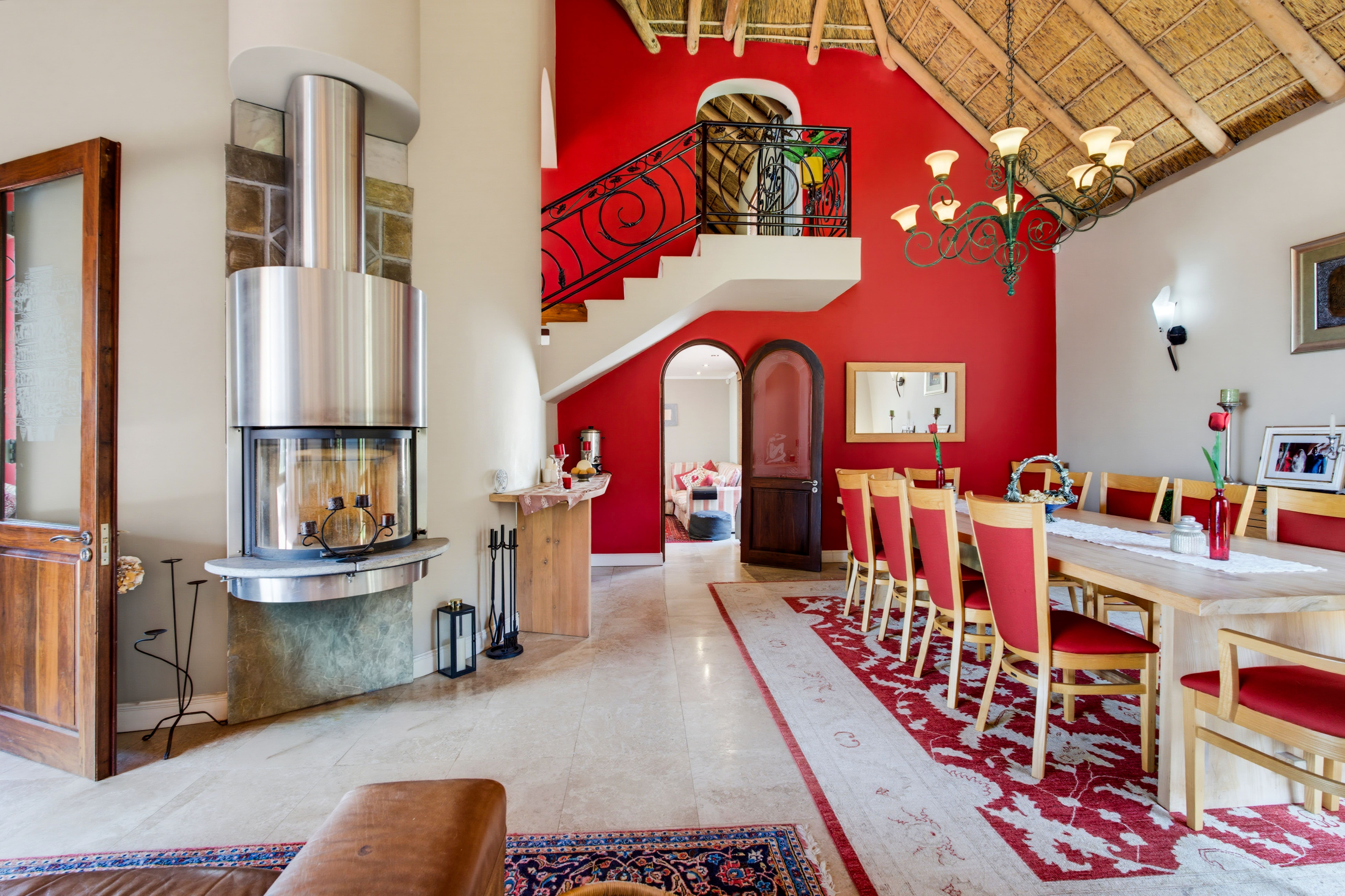 Elevated Family Living with Exceptional Mountain and Valley Views - 物件實景