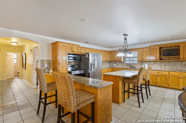 Floresville, Texas, 78114, United States, 6 Bedrooms Bedrooms, ,3 BathroomsBathrooms,Residential,For Sale,1754685
