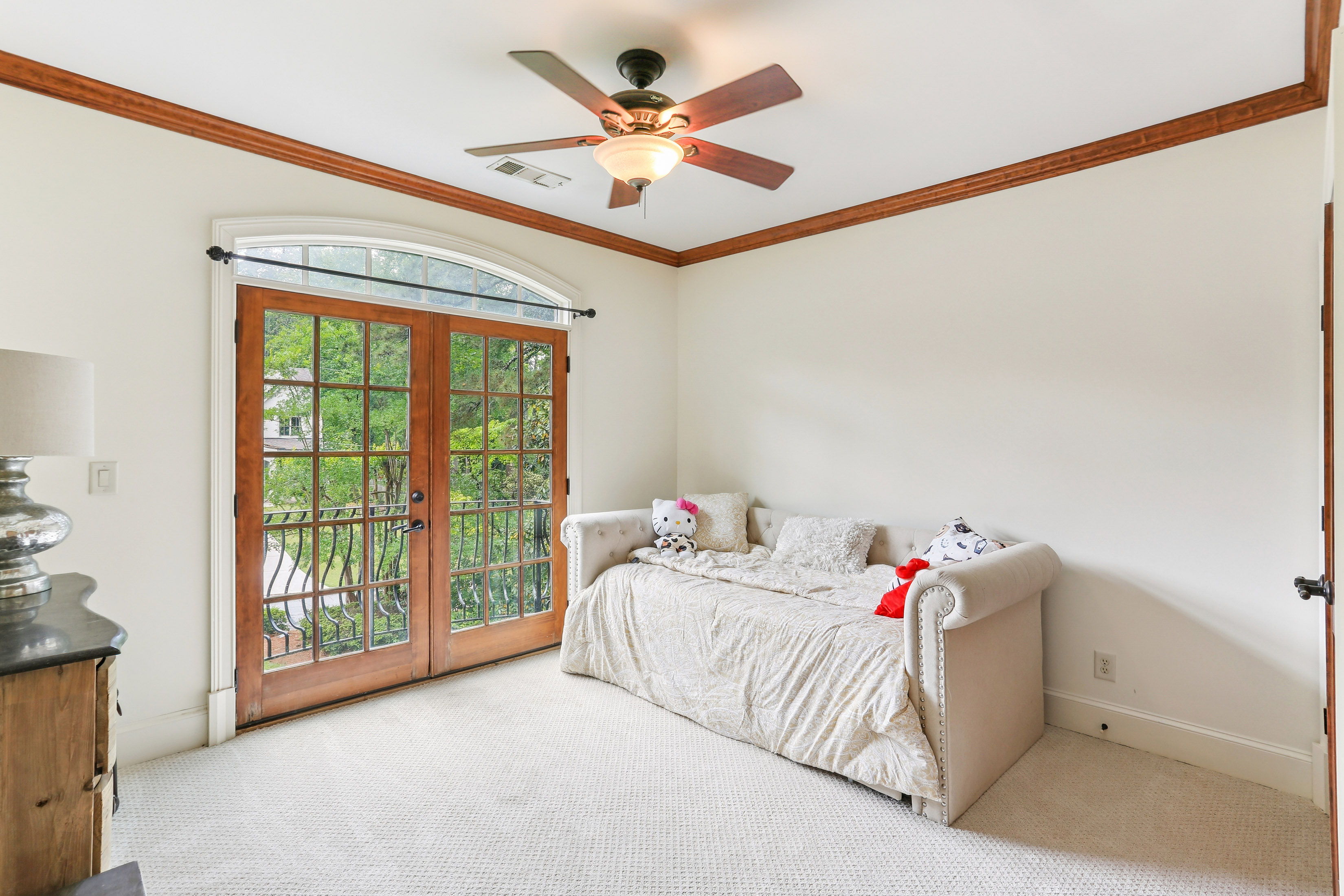  Stunning Brick Traditional in Sought-After Pine Hills - 物件實景