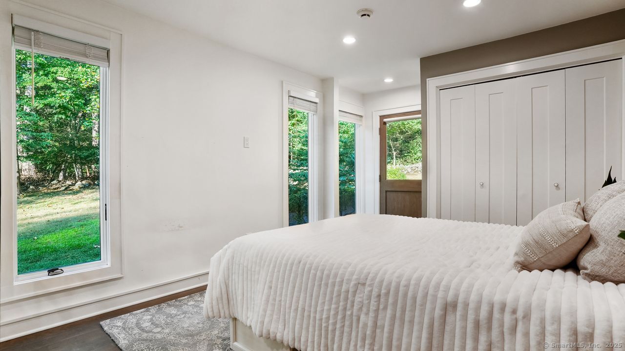 Westport, Connecticut, 06880, United States, 4 Bedrooms Bedrooms, ,4 BathroomsBathrooms,Residential,For Sale,1991642