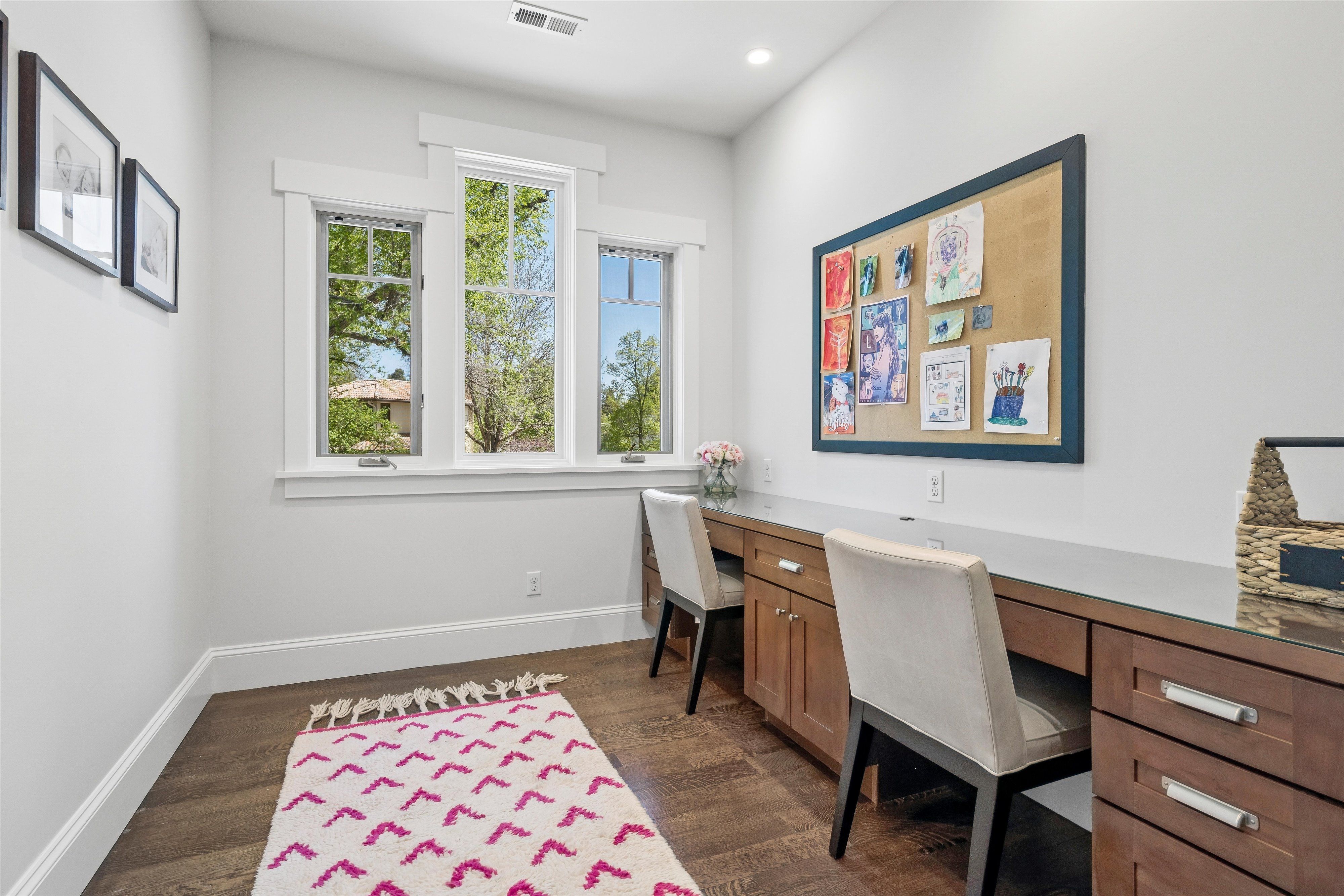  Exceptional residence offers refined living on a quiet, non cut-through street - 物件實景