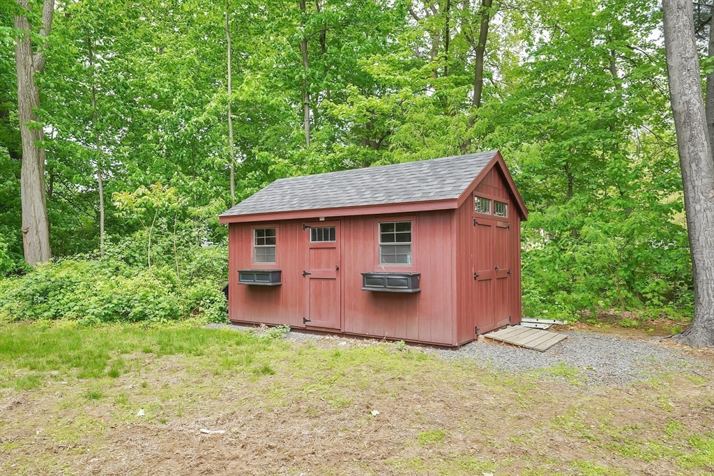 Longmeadow, Massachusetts, 01106, United States, 5 Bedrooms Bedrooms, ,2 BathroomsBathrooms,Residential,For Sale,1819173