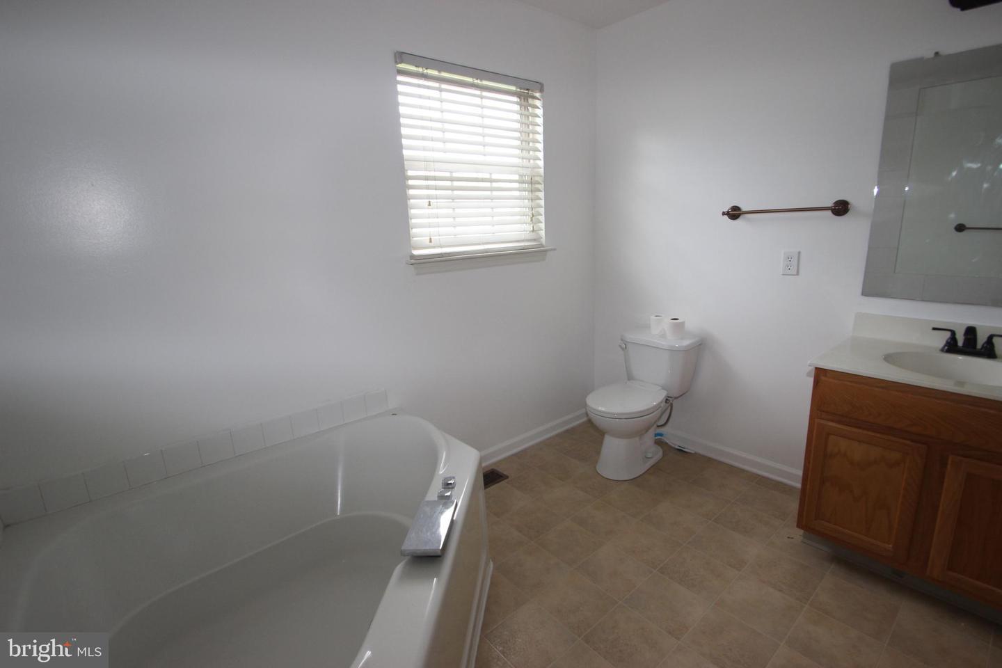 New Castle, Delaware, 19720, United States, 4 Bedrooms Bedrooms, ,3 BathroomsBathrooms,Residential,For Sale,2049034