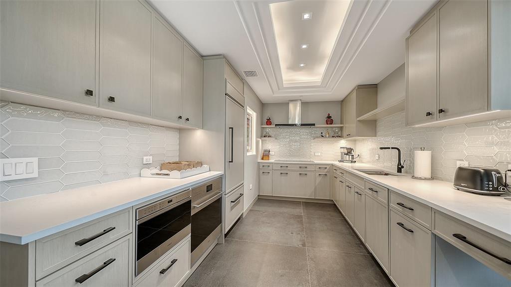 Longboat Key, Florida, 34228, United States, 3 Bedrooms Bedrooms, ,3 BathroomsBathrooms,Residential,For Sale,1989594