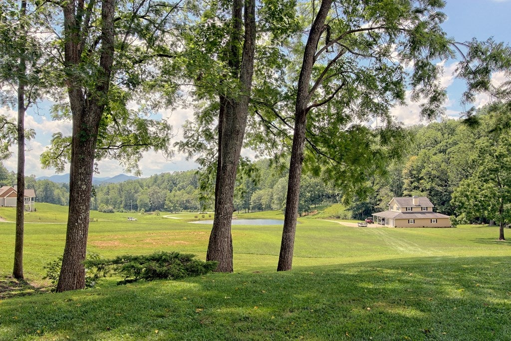 Hayesville, North Carolina, 28904, United States, 5 Bedrooms Bedrooms, ,5 BathroomsBathrooms,Residential,For Sale,1913677