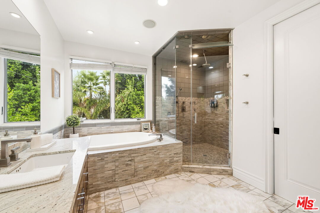 Encino, California, 91436, United States, 4 Bedrooms Bedrooms, ,3 BathroomsBathrooms,Residential,For Sale,1988091