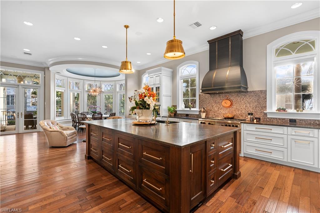 40 5th Ave S, Naples, Florida, 34102, United States, 5 Bedrooms Bedrooms, ,7 BathroomsBathrooms,Residential,For Sale,40 5th Ave S,1482244