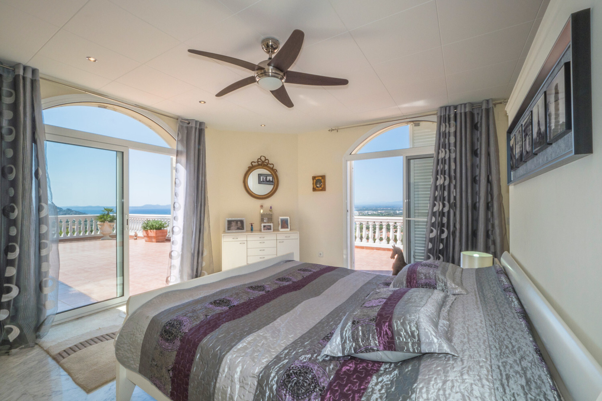  Huge villa for three families with great views of the bay of Roses. - 物件實景