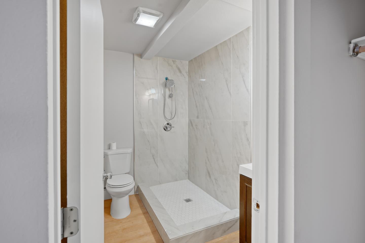 Mountain View, California, 94043, United States, 4 Bedrooms Bedrooms, ,3 BathroomsBathrooms,Residential,For Sale,1992063