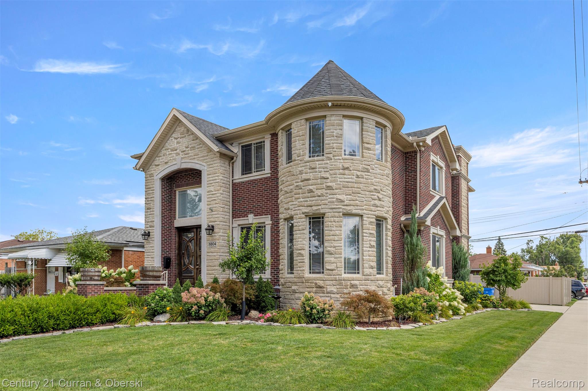 Dearborn Heights, Michigan, 48127, United States, 4 Bedrooms Bedrooms, ,5 BathroomsBathrooms,Residential,For Sale,1974066