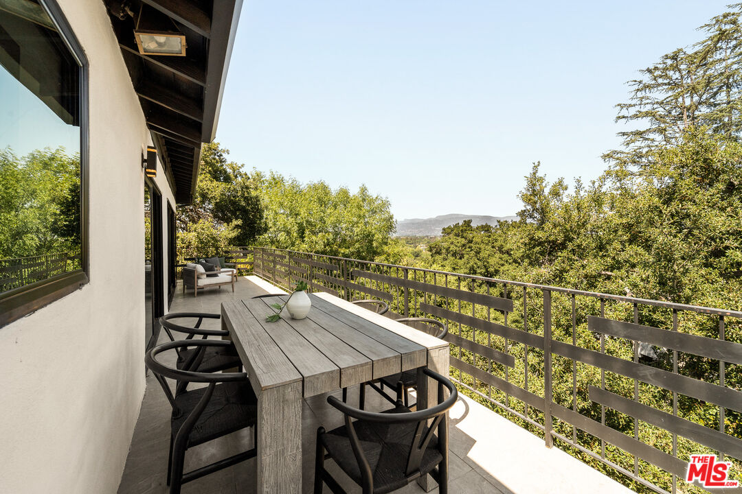Studio City, California, 91604, United States, 5 Bedrooms Bedrooms, ,5 BathroomsBathrooms,Residential,For Sale,1827370