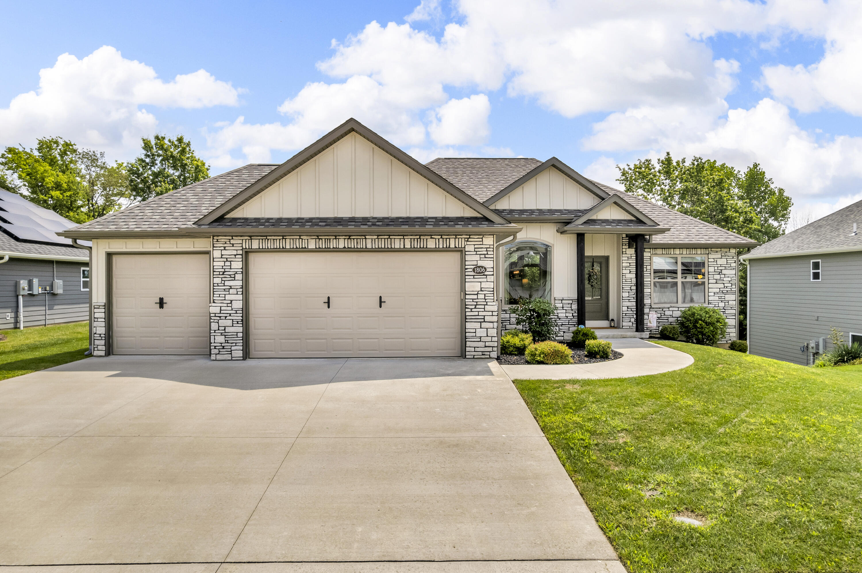 COLUMBIA, Missouri, 65203, United States, 5 Bedrooms Bedrooms, ,3 BathroomsBathrooms,Residential,For Sale,1976271