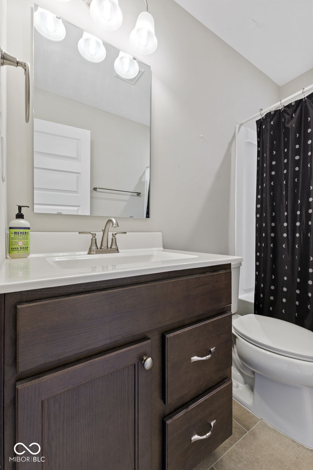 Fishers, Indiana, 46037, United States, 5 Bedrooms Bedrooms, ,4 BathroomsBathrooms,Residential,For Sale,1973782