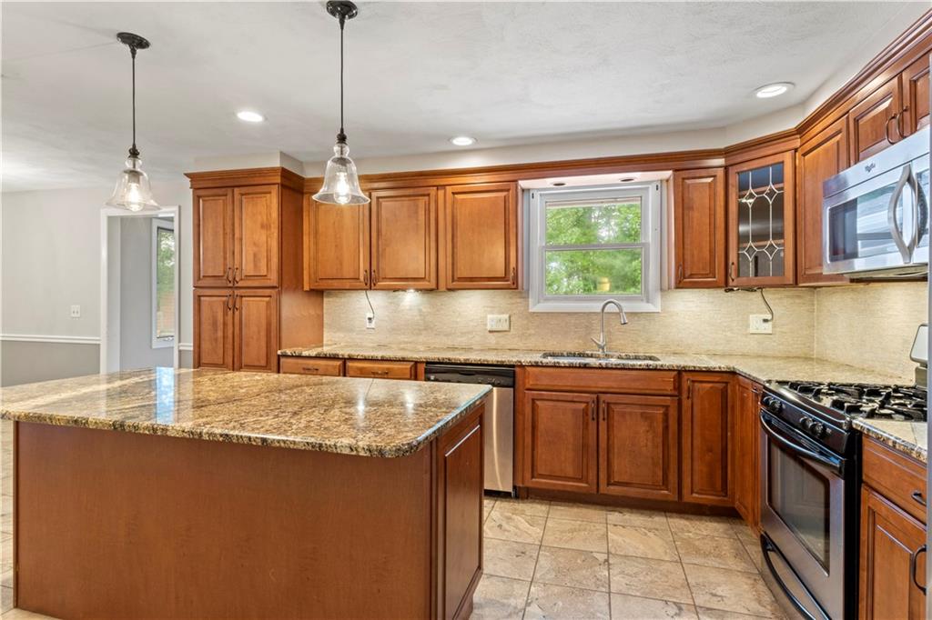 North Smithfield, Rhode Island, 02896, United States, 3 Bedrooms Bedrooms, ,3 BathroomsBathrooms,Residential,For Sale,1870589