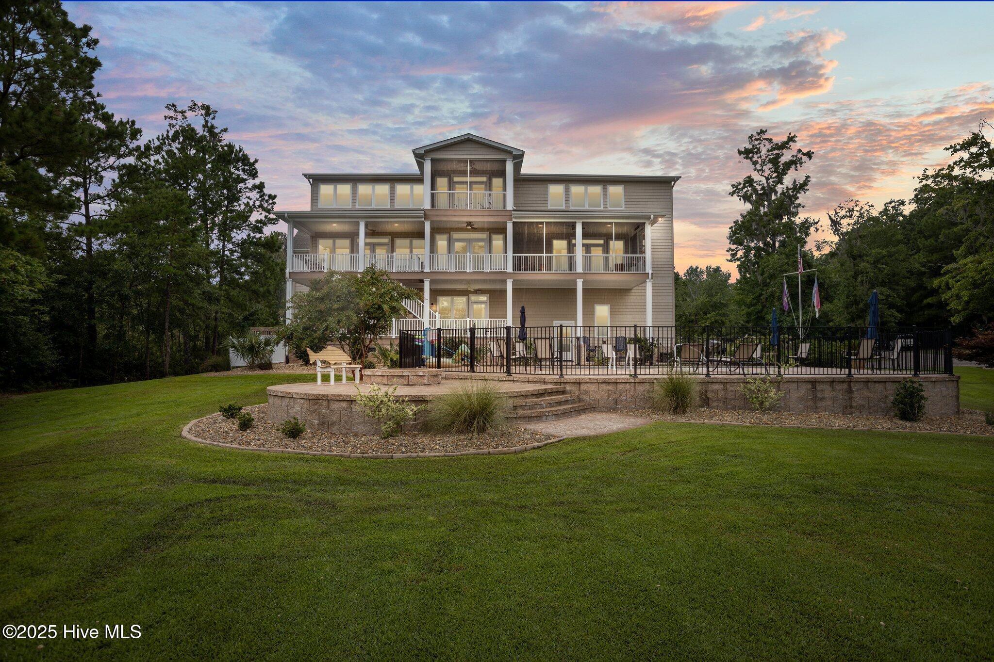 Chocowinity, North Carolina, 27817, United States, 4 Bedrooms Bedrooms, ,5 BathroomsBathrooms,Residential,For Sale,1827727