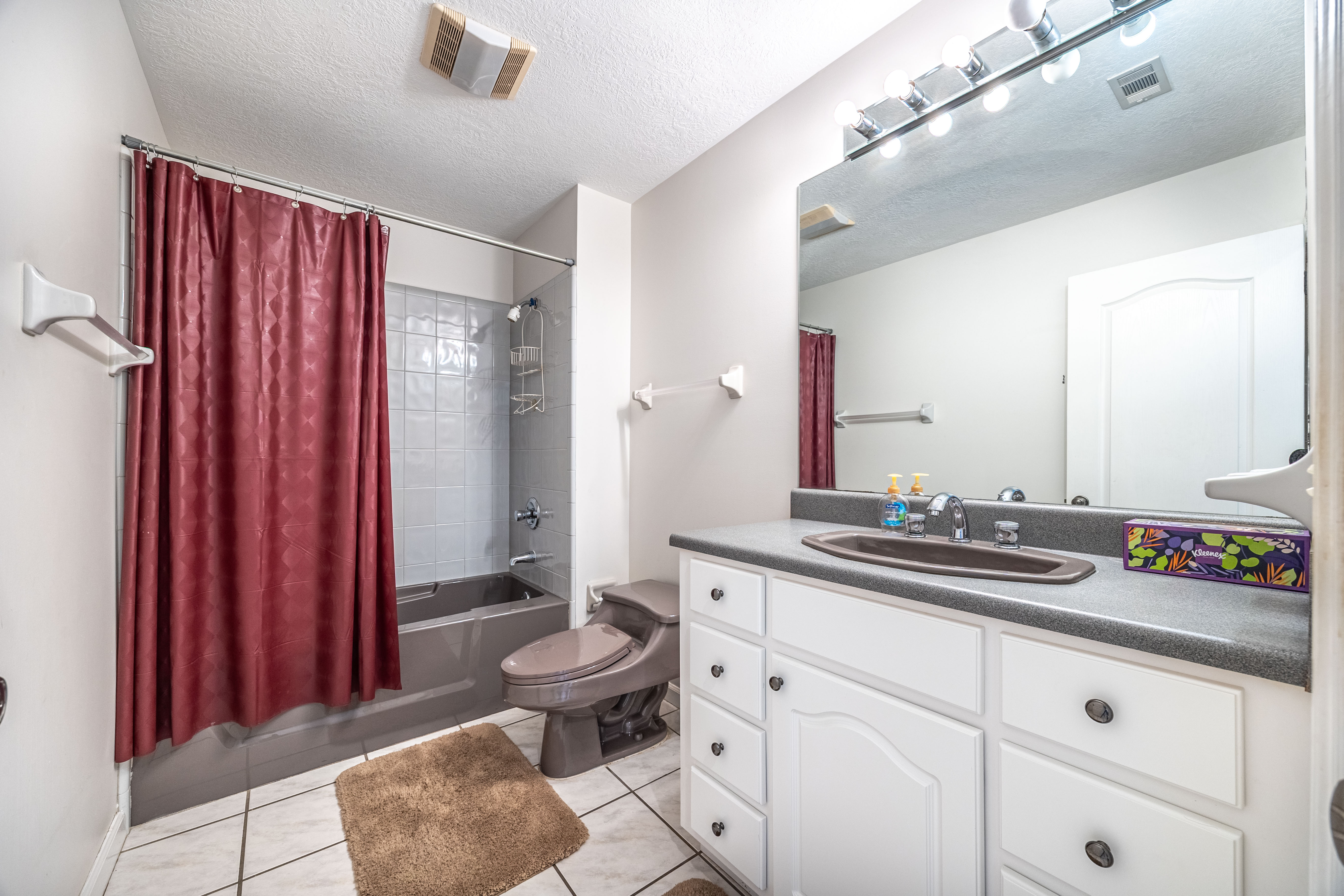 LAKE CITY, Florida, 32024, United States, 3 Bedrooms Bedrooms, ,2 BathroomsBathrooms,Residential,For Sale,1948883