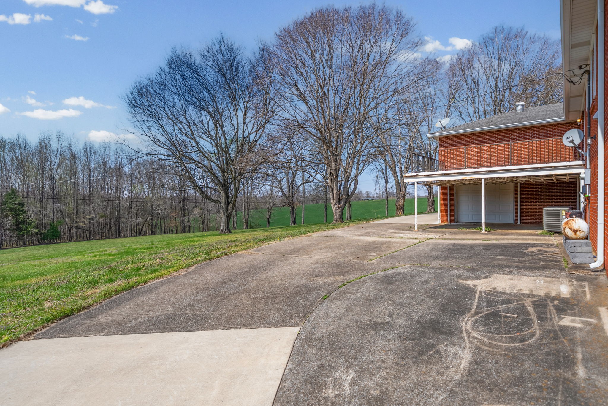 Clarksville, Tennessee, 37040, United States, 2 Bedrooms Bedrooms, ,2 BathroomsBathrooms,Residential,For Sale,2030332