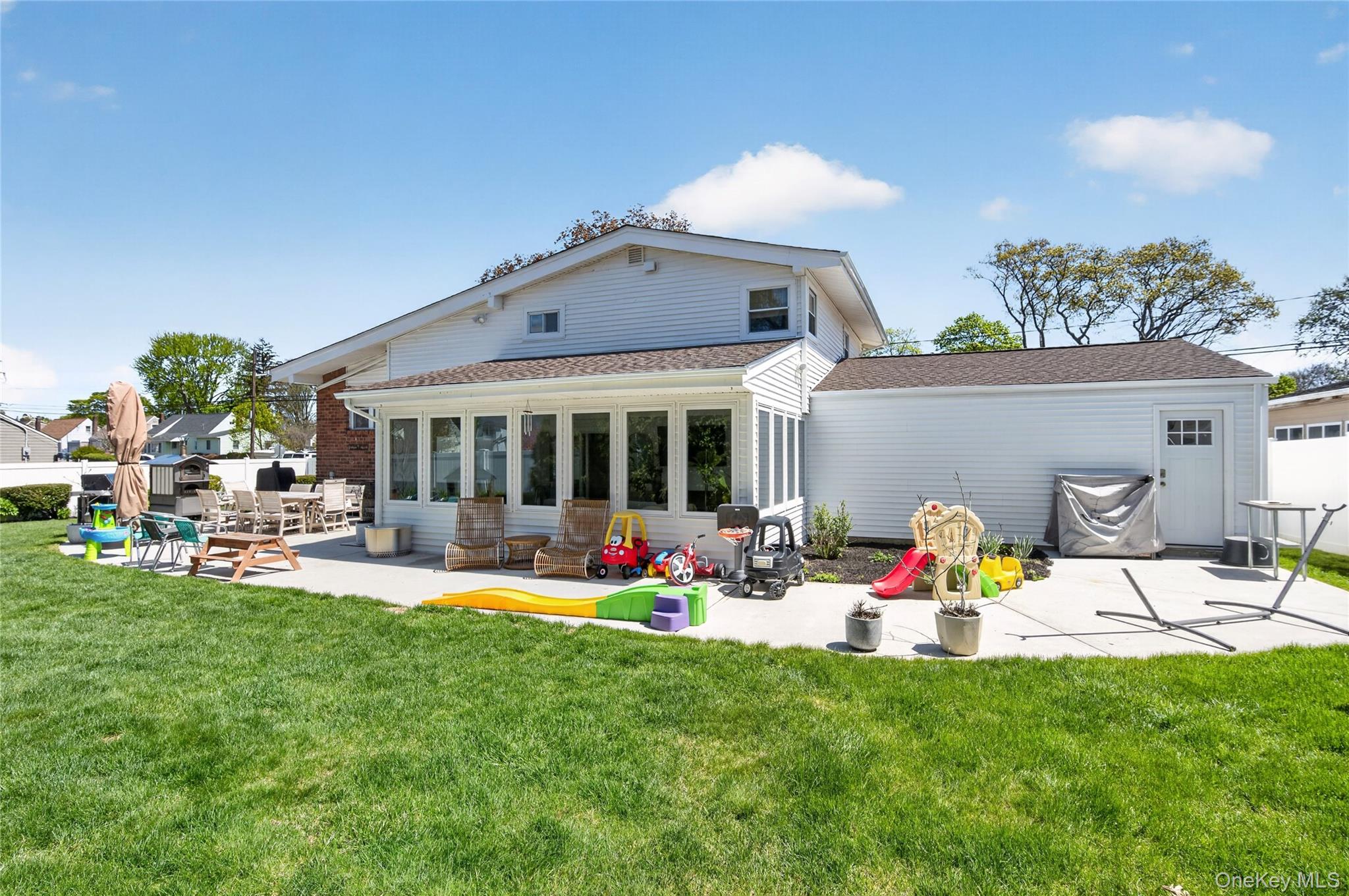  182 W 21st Street, Deer Park, NY, 11729 - 物件實景
