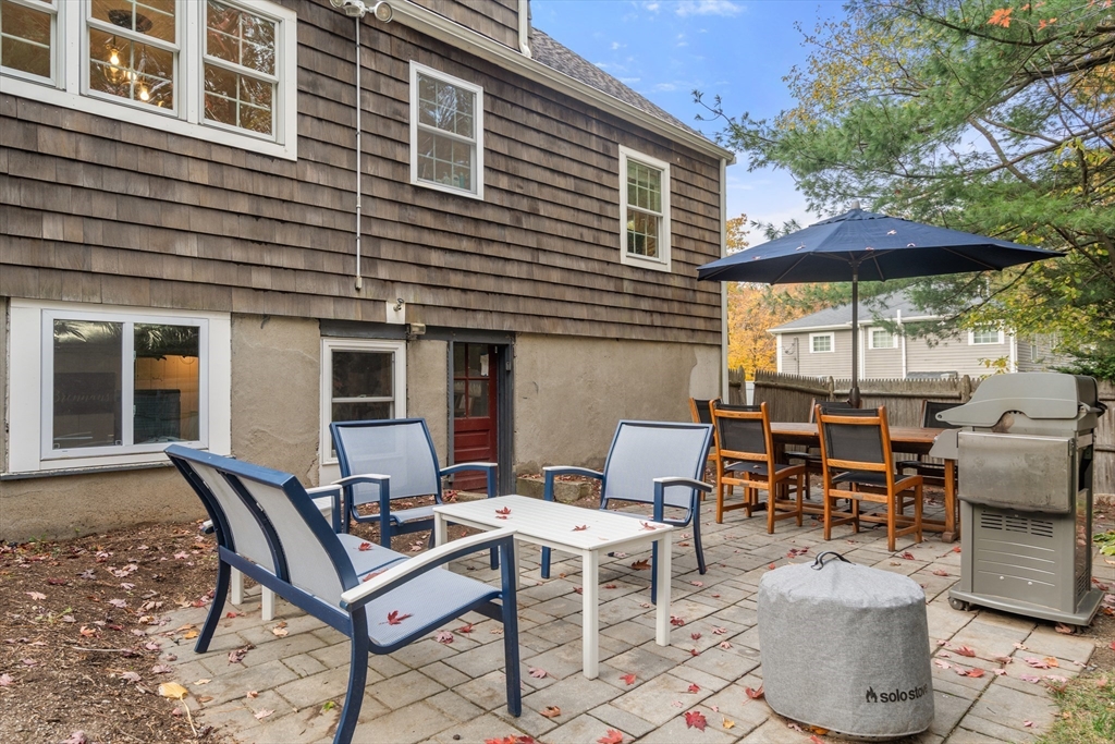 Needham, Massachusetts, 02492, United States, 4 Bedrooms Bedrooms, ,2 BathroomsBathrooms,Residential,For Sale,1987810