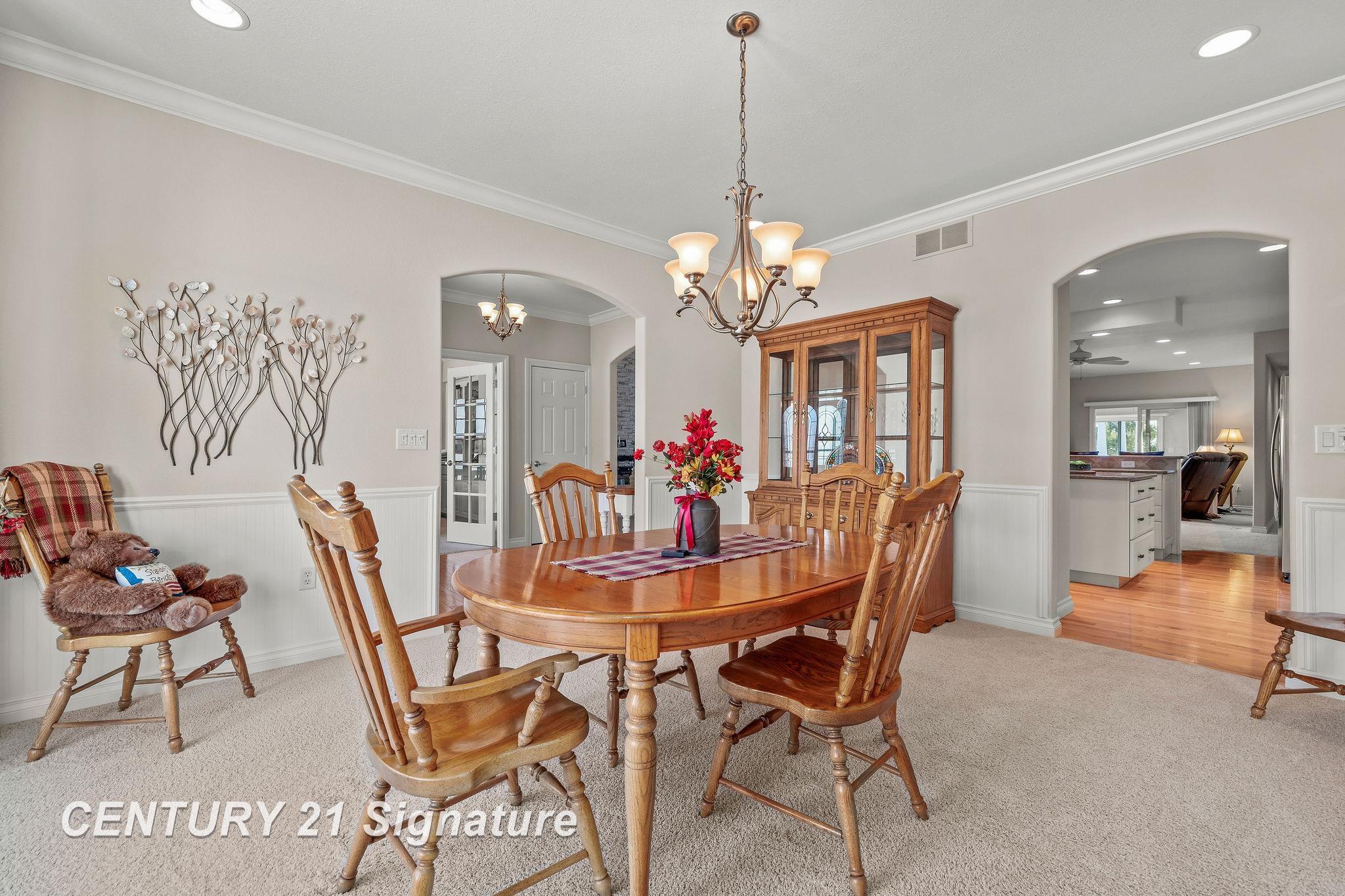 Freeland, Michigan, 48623, United States, 5 Bedrooms Bedrooms, ,4 BathroomsBathrooms,Residential,For Sale,1973671