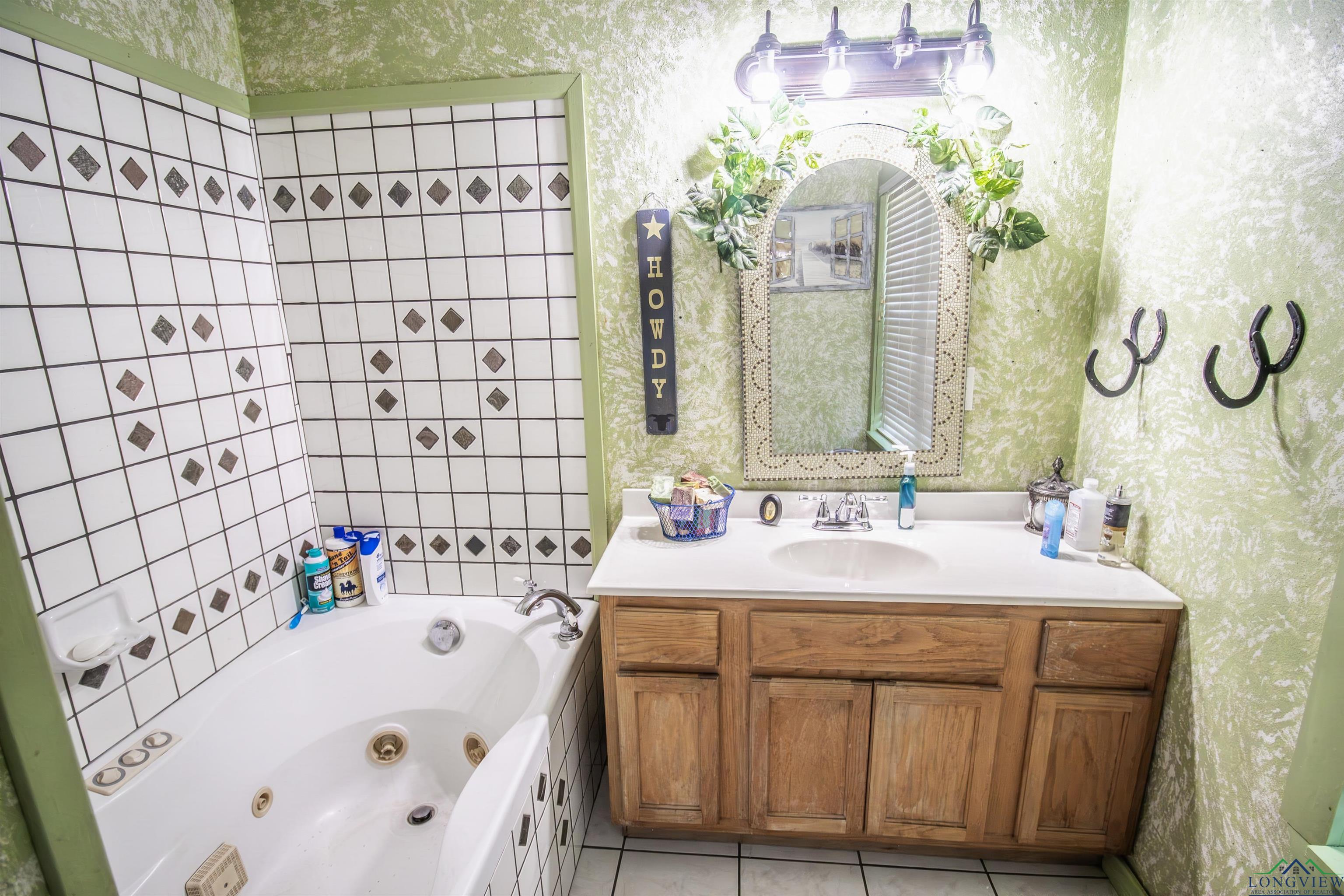 Jefferson, Texas, 75657, United States, 3 Bedrooms Bedrooms, ,2 BathroomsBathrooms,Residential,For Sale,1983011