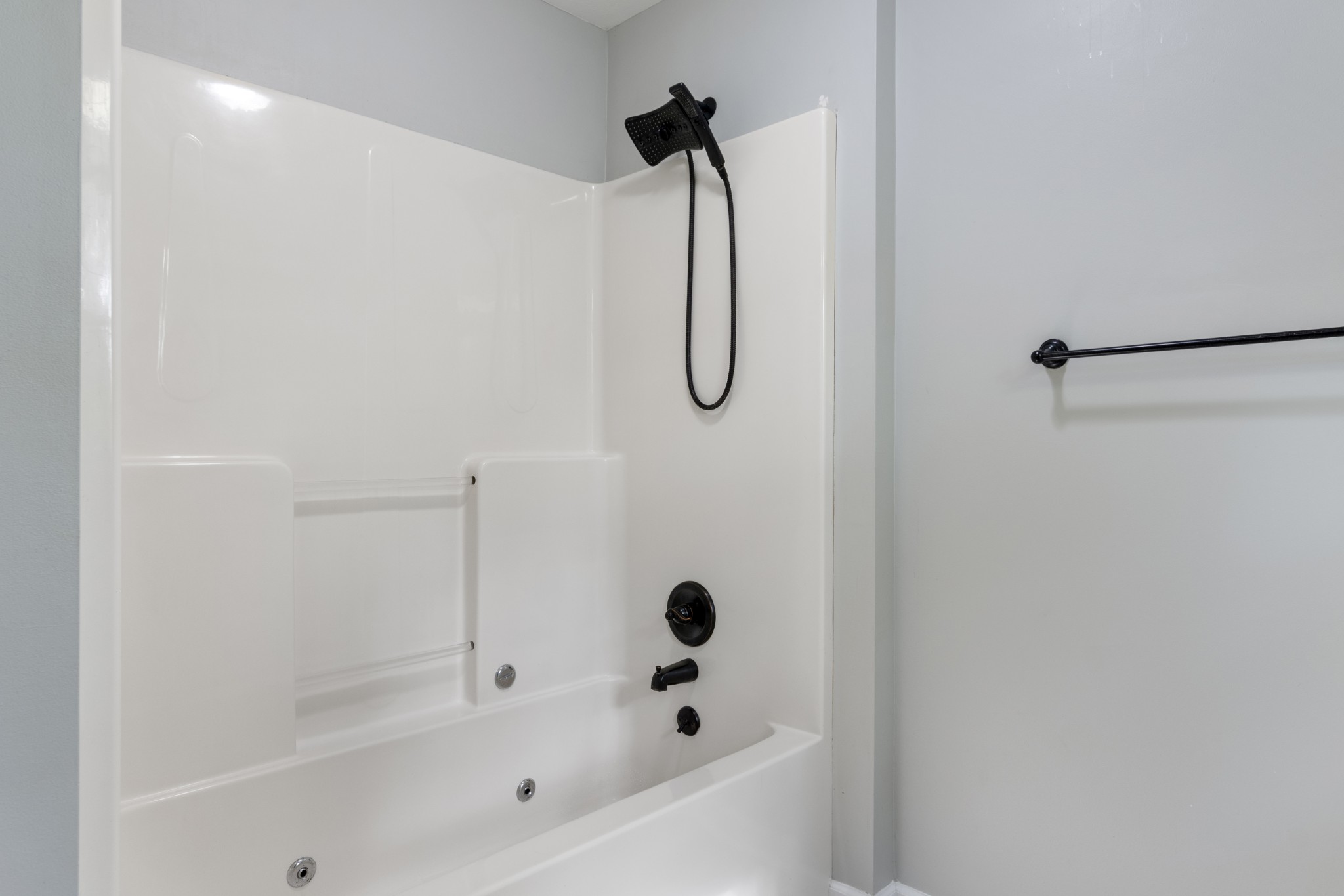 Clarksville, Tennessee, 37043, United States, 3 Bedrooms Bedrooms, ,3 BathroomsBathrooms,Residential,For Sale,1978021