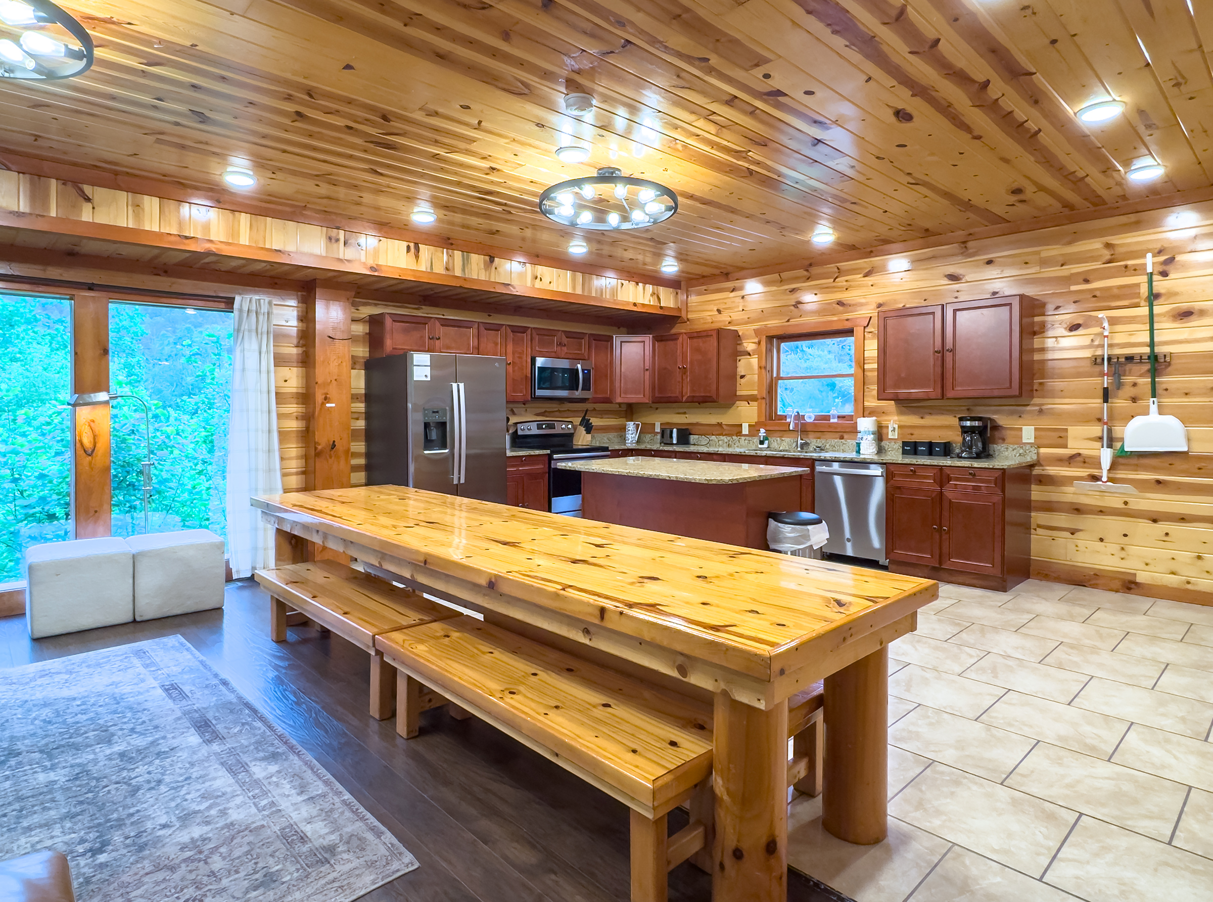 Sevierville, Tennessee, 37862, United States, 6 Bedrooms Bedrooms, ,7 BathroomsBathrooms,Residential,For Sale,1798325